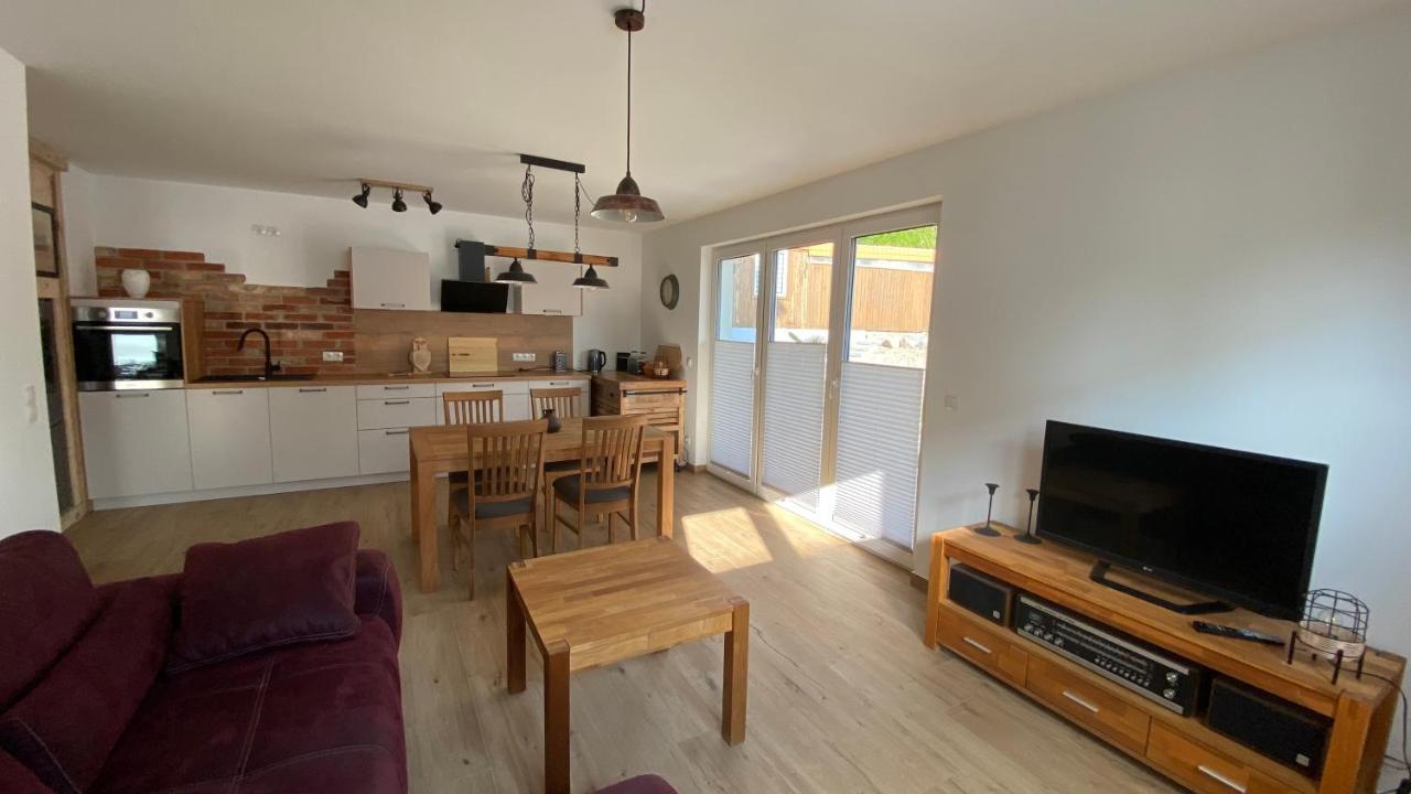 Ferienwohnung Kloenhuesing Altefähr Exterior foto