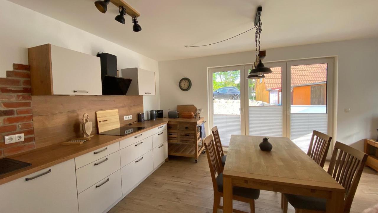 Ferienwohnung Kloenhuesing Altefähr Exterior foto