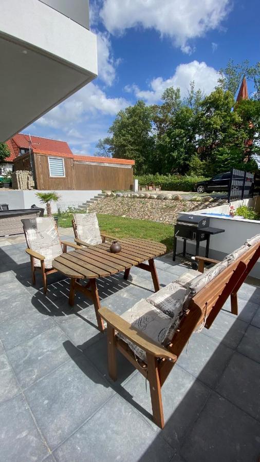 Ferienwohnung Kloenhuesing Altefähr Exterior foto